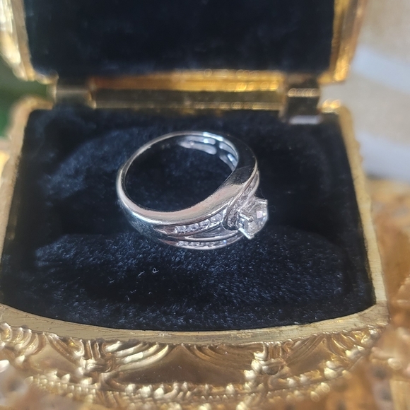 White Gold and Diamond Engagement Ring, Size 6. - Picture 3 of 6